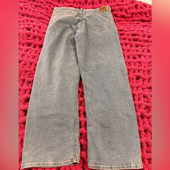 Denizen from Levi Mid-Rise 90’s Loose Straight Jeans - Picture 3 of 5